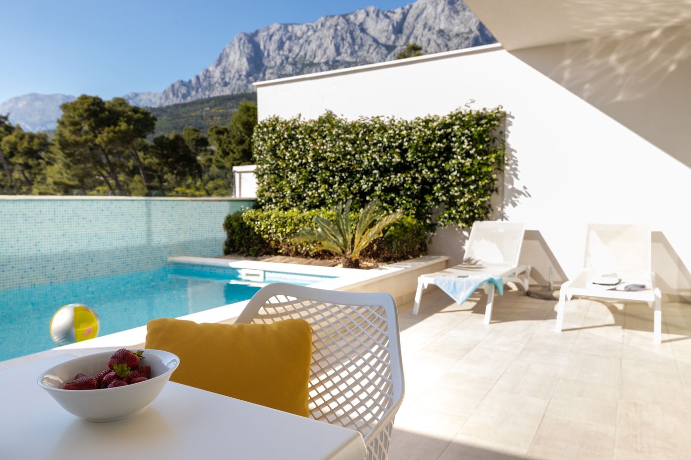 Romana-Beach-Apartments-Room-11