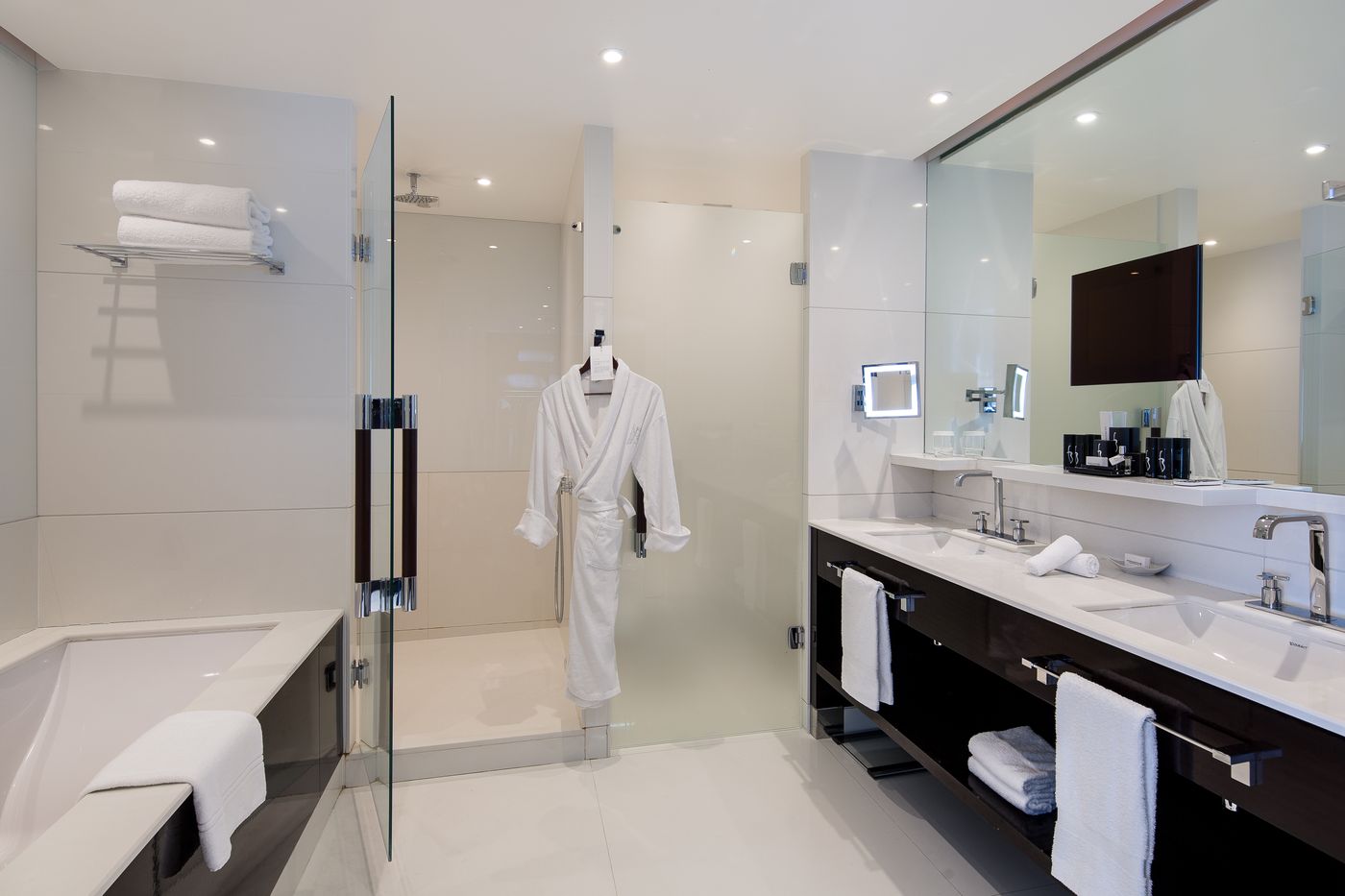 H----tel-Barri----re-Le-Majestic-Cannes-Room-58