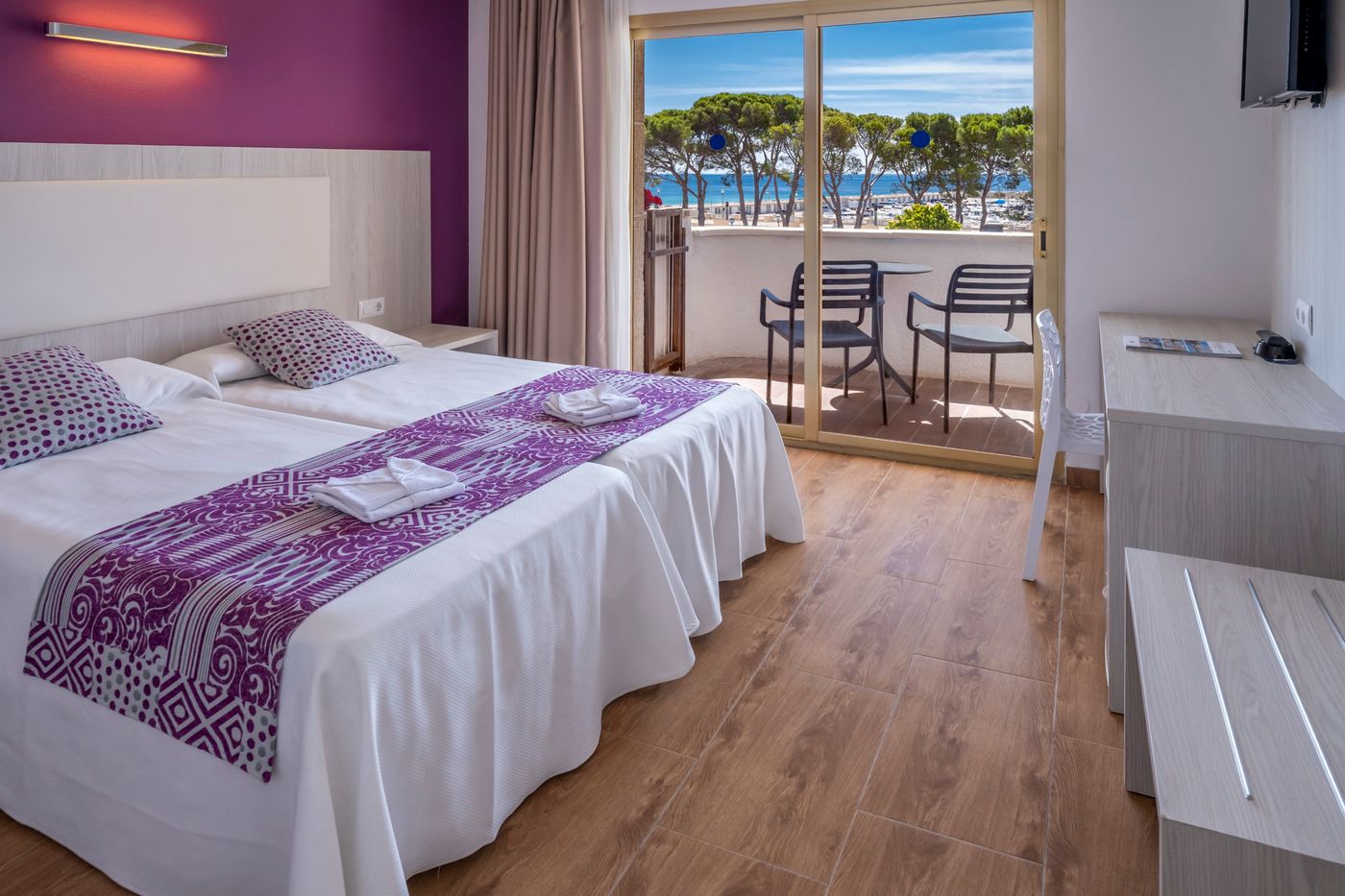 4R-Meridia-Mar-Room-18