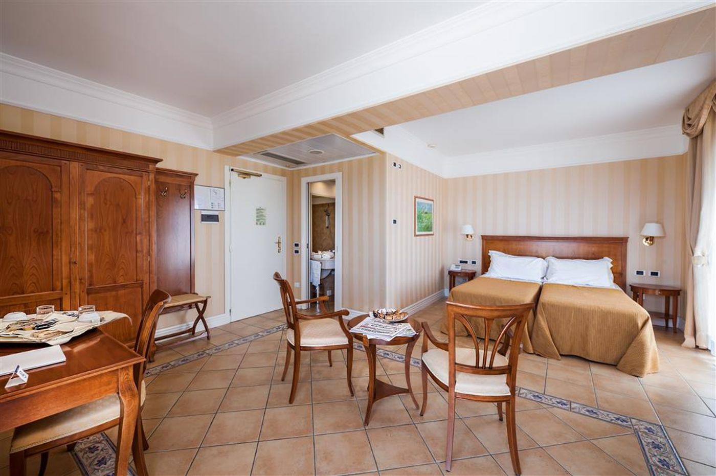 Dioscuri-Bay-Palace-Room-9