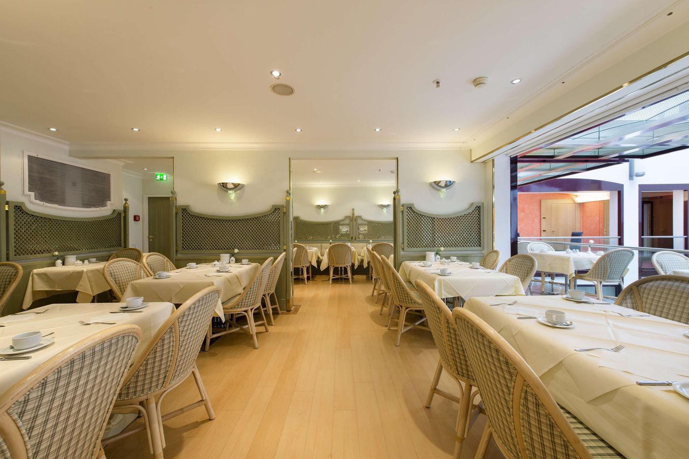 Derag-Livinghotel-Grosser-Kurfuerst-Restaurant-51