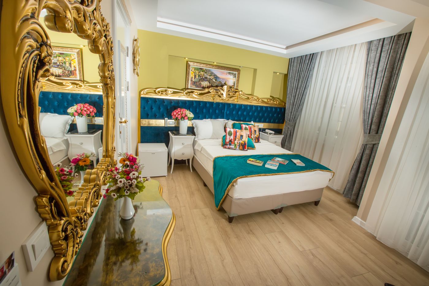 Atlantis Royal Hotel