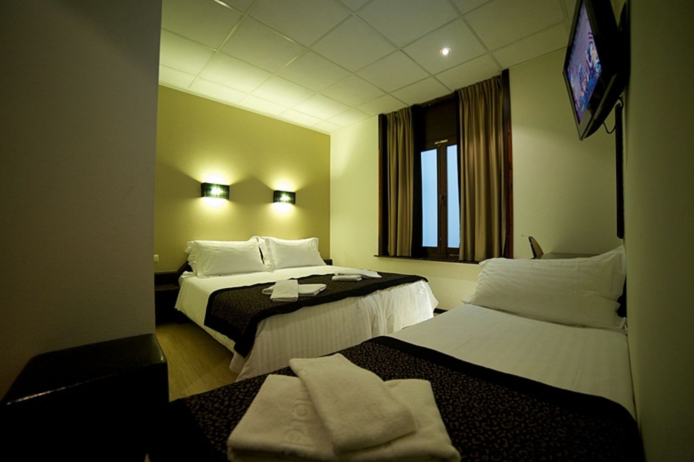 Urban-Yard-Hotel-Room-30