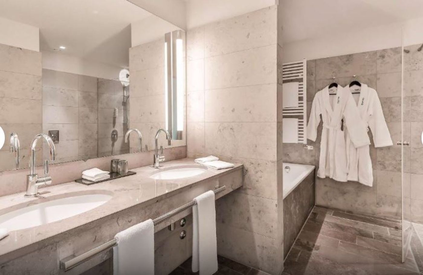 Dorint-Hotel-am-Heumarkt-Koln-Room-33