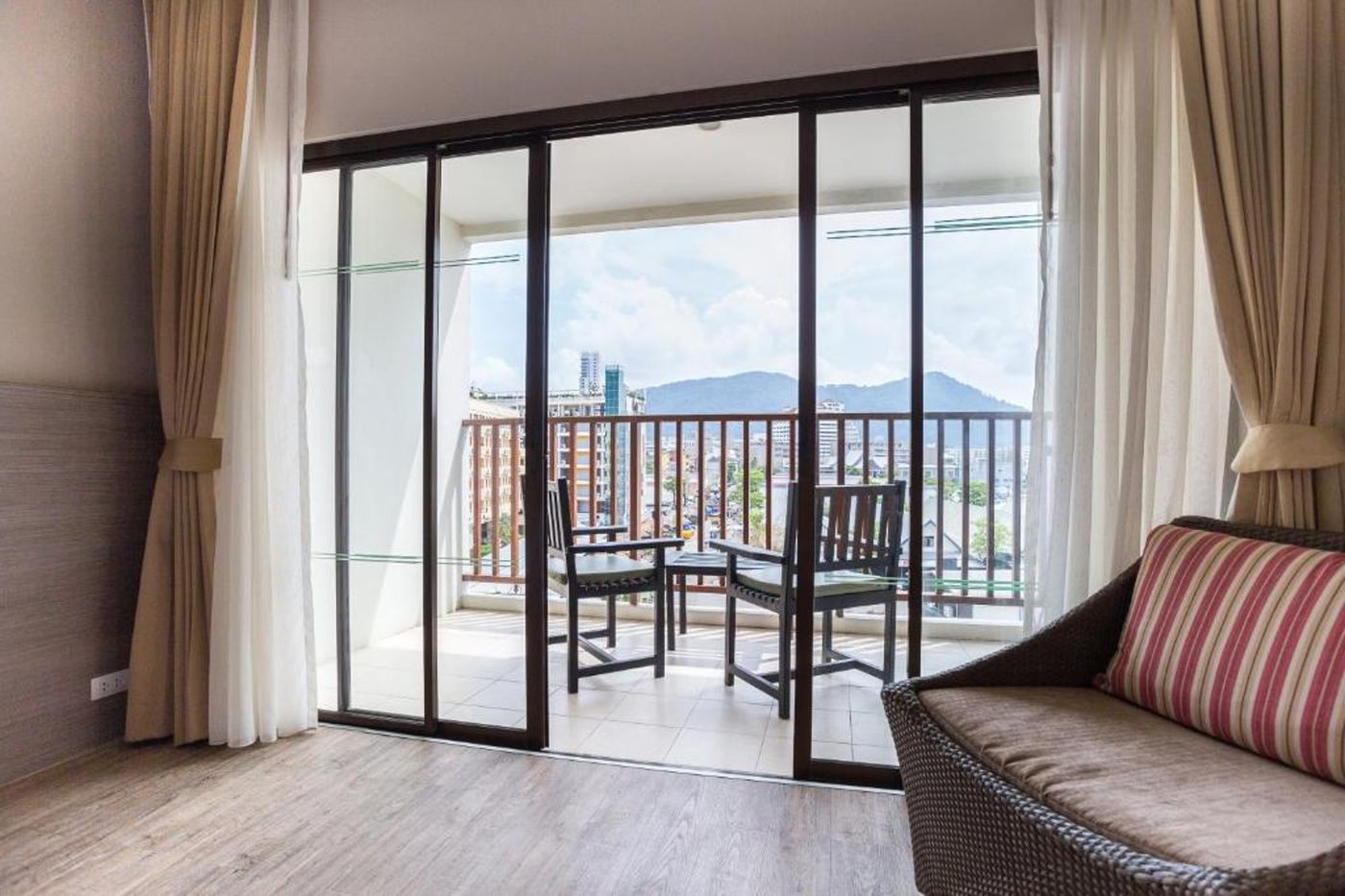 Deevana-Plaza-Phuket-Room-41