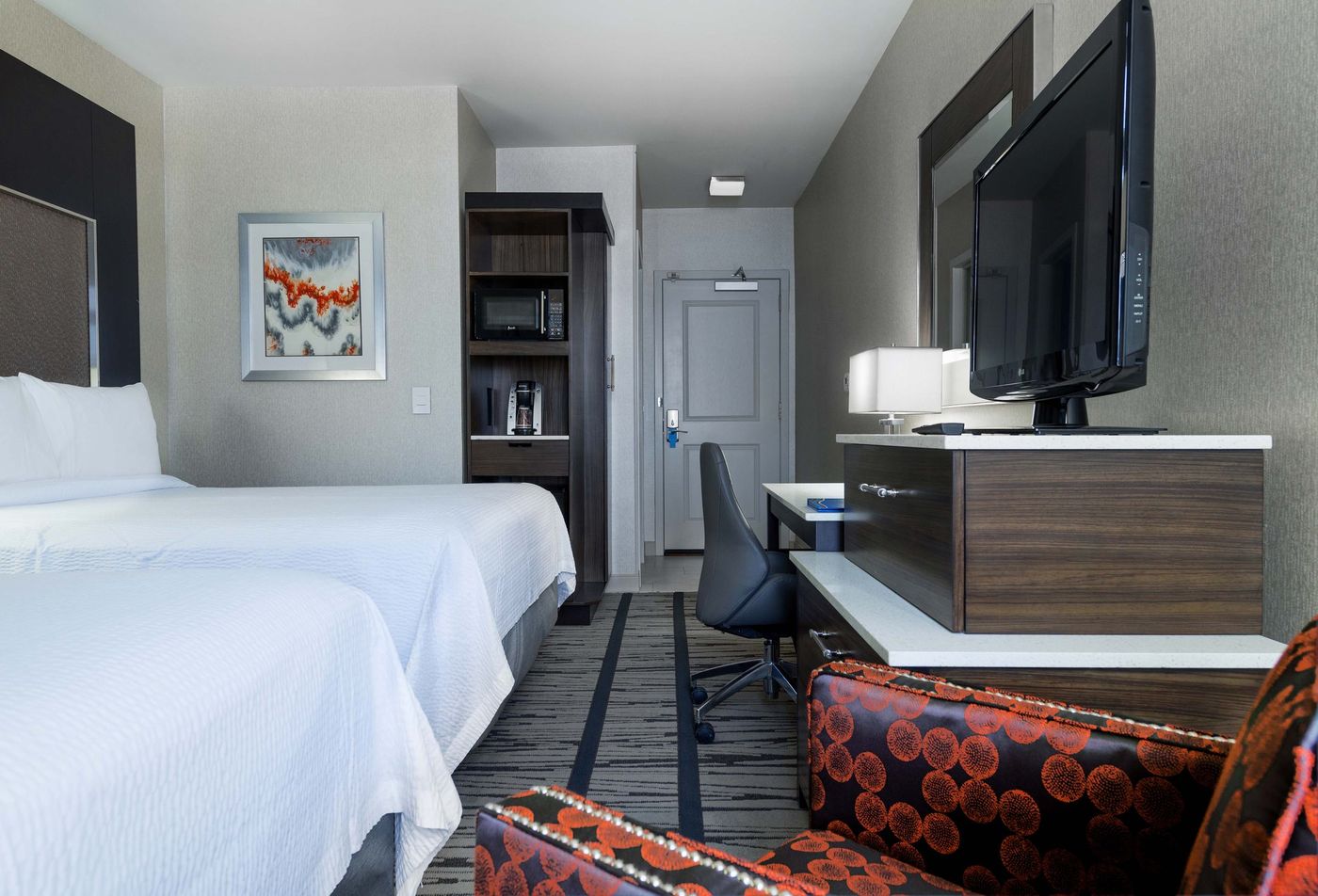 Fairfield-Inn---Suites-Boston-Cambridge-Room-10