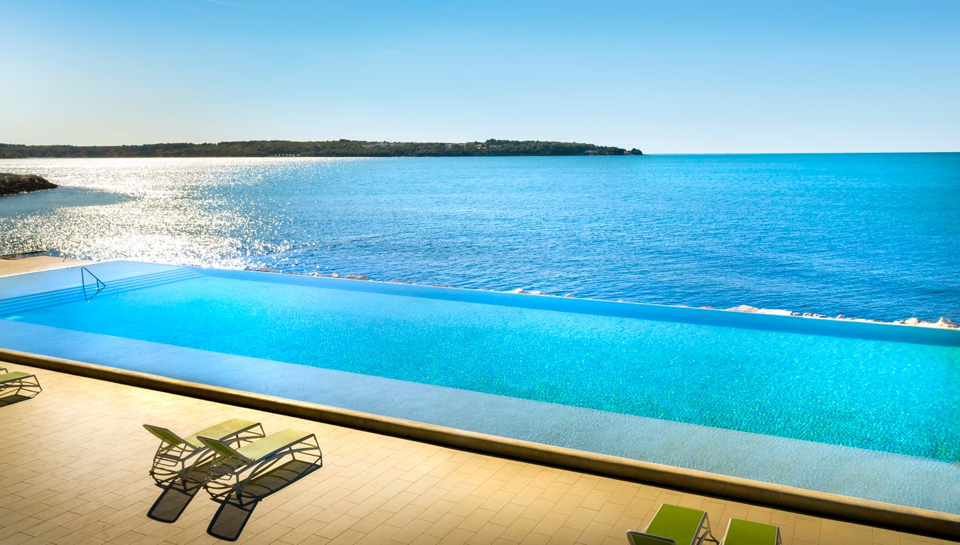 Aminess-Maestral-hotel-Beach-1