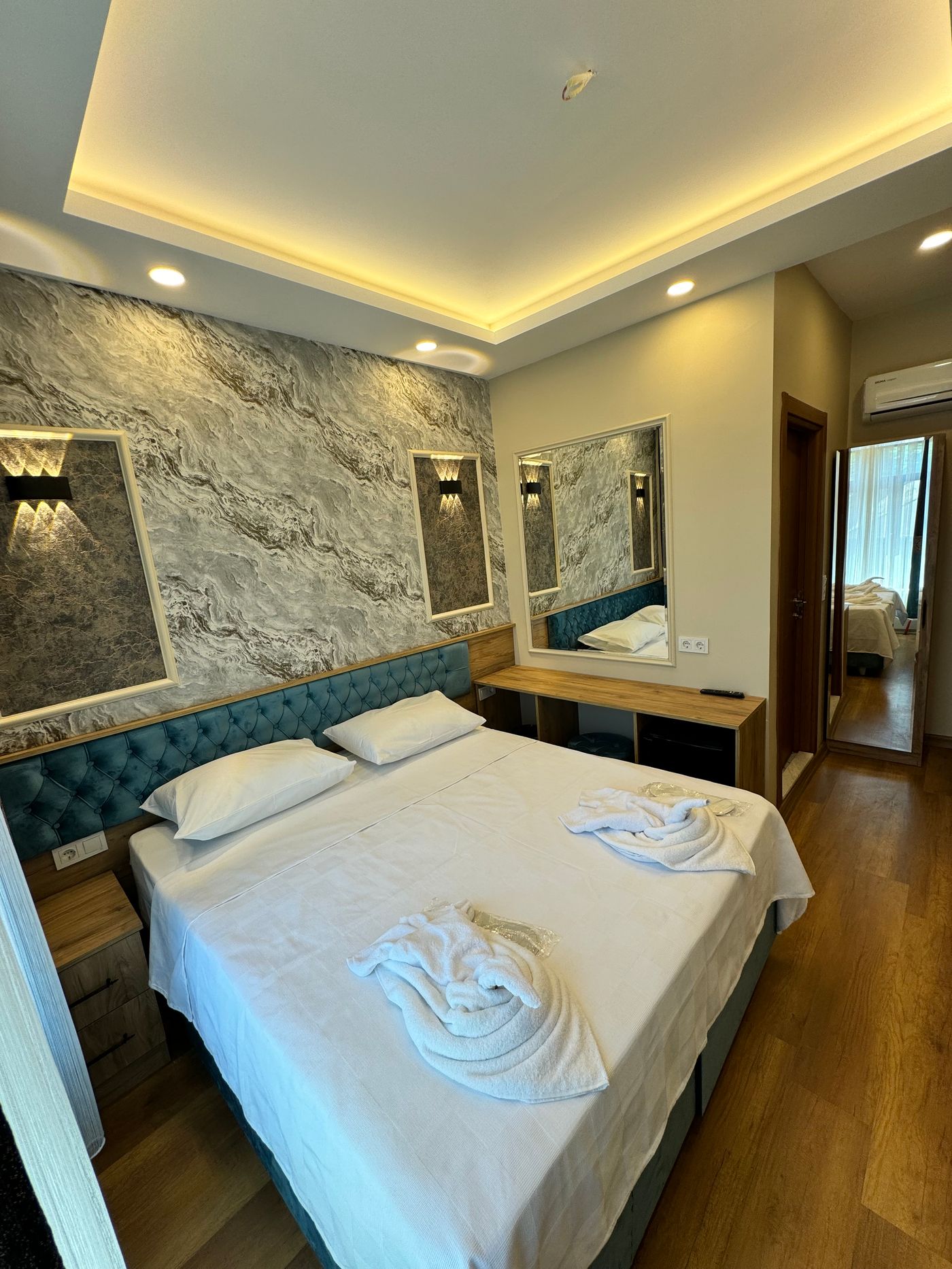 Riverside-Hotel-Room-11