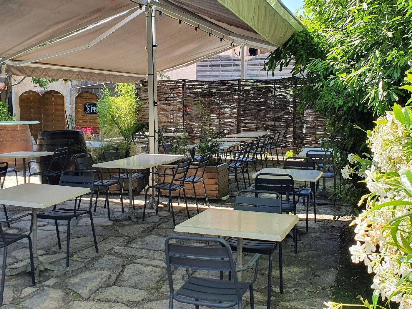 Le Bistrot Vinaigrette - France - PRADES-LE-LEZ - General view - 10