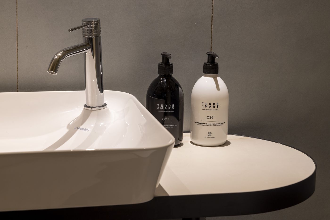 Hotel-L-de-Lutece-Room-43