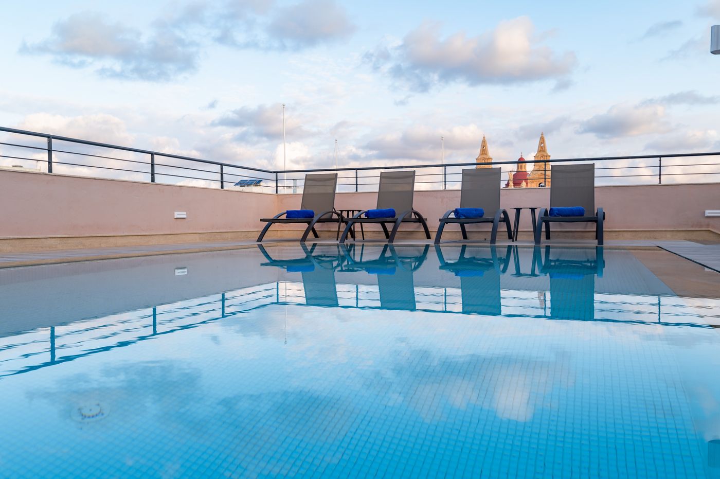 Maritim-Antonine-Hotel---Spa-Room-6