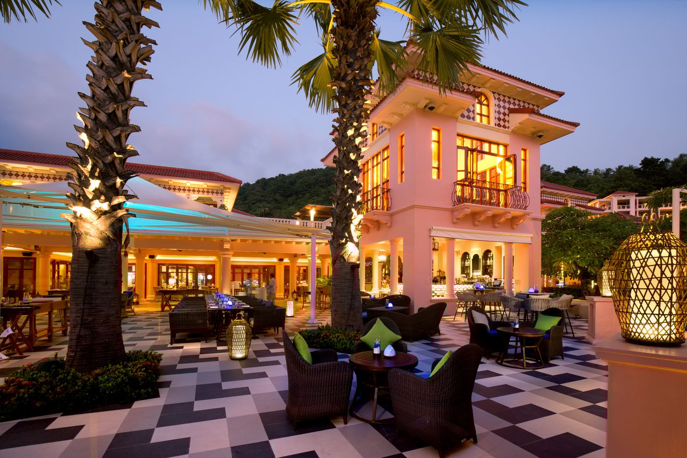 Centara-Grand-Beach-Resort-Phuket-Restaurant-9