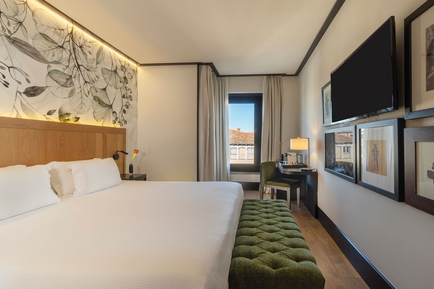 H10-Puerta-de-Alcala-Room-28