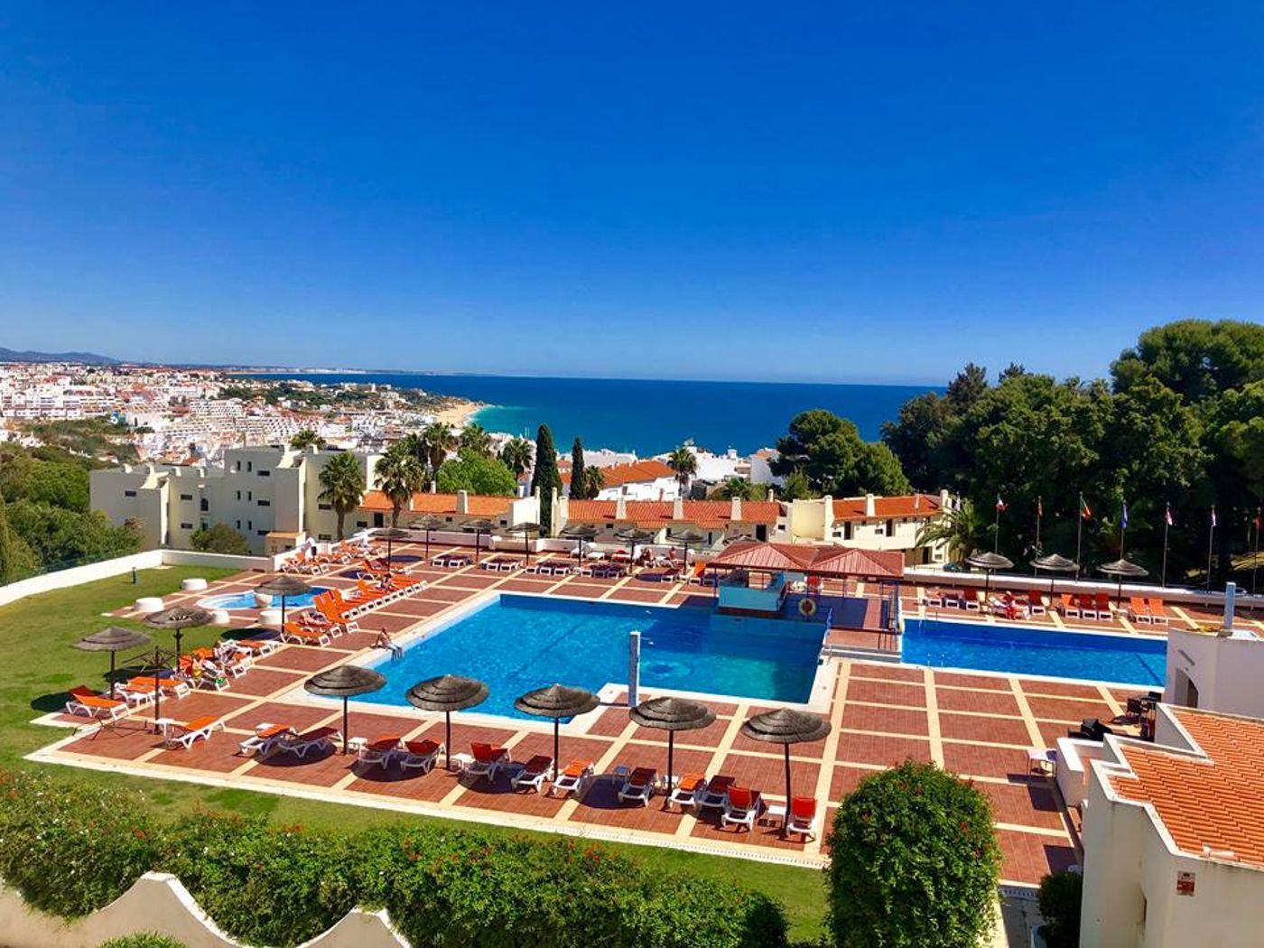 Albufeira-Jardim-Apartments-Pool-1