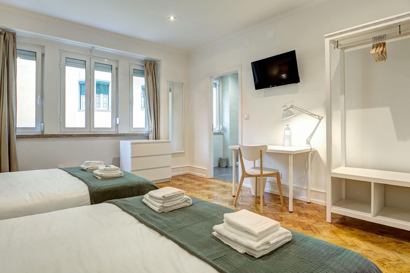 Home-Out-Rooms---Apartments-Room-31