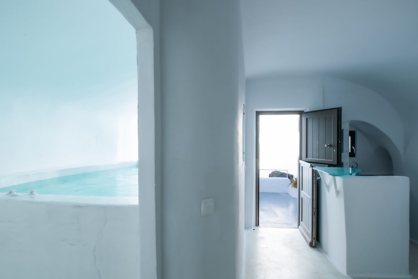 Heaven-s-Edge-Room-53