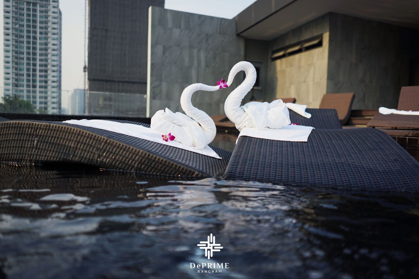 De-Prime-Rangnam-Hotel-Pool-50