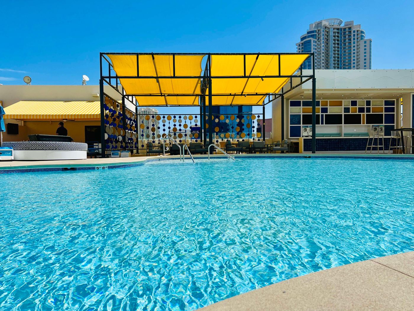 The-Strat-Hotel--Casino---Tower-Room-74