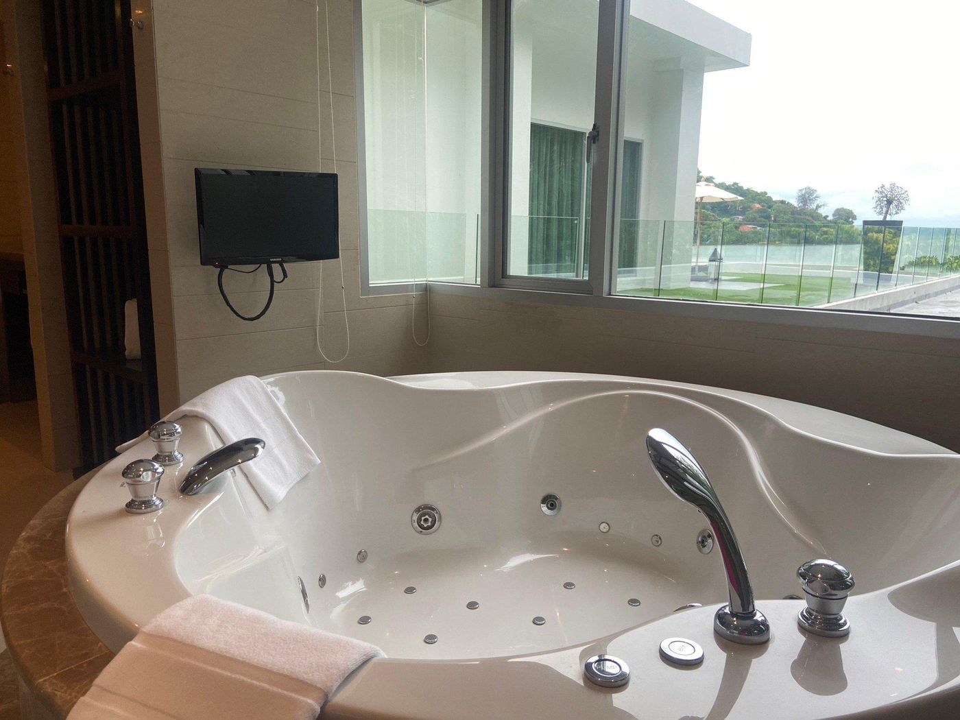 Crowne-Plaza-Phuket-Panwa-Beach-Room-96