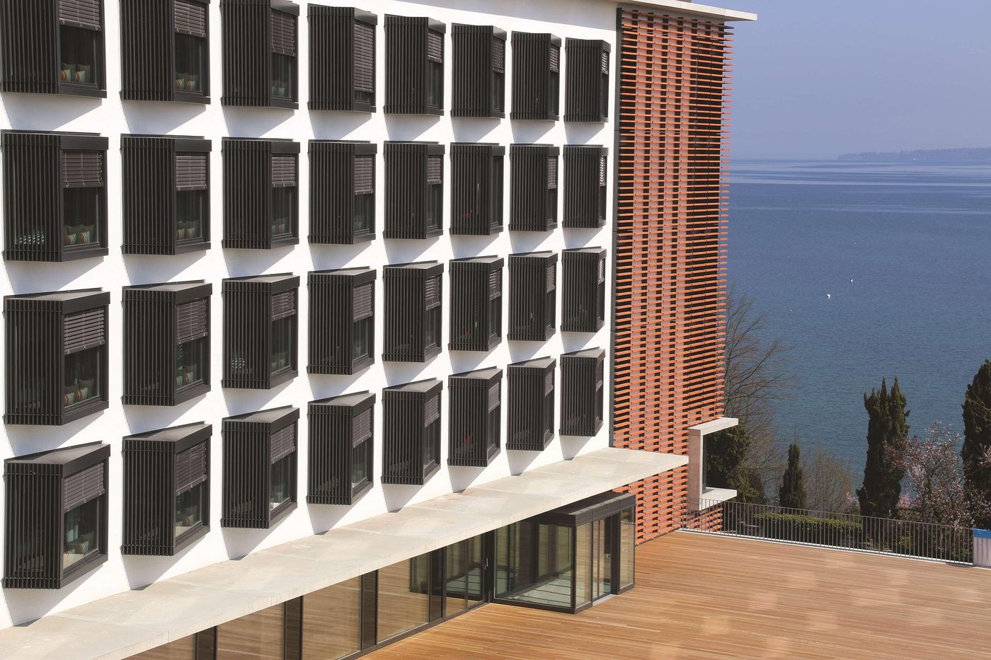 Lake-Geneva-Hotel-General-view-36