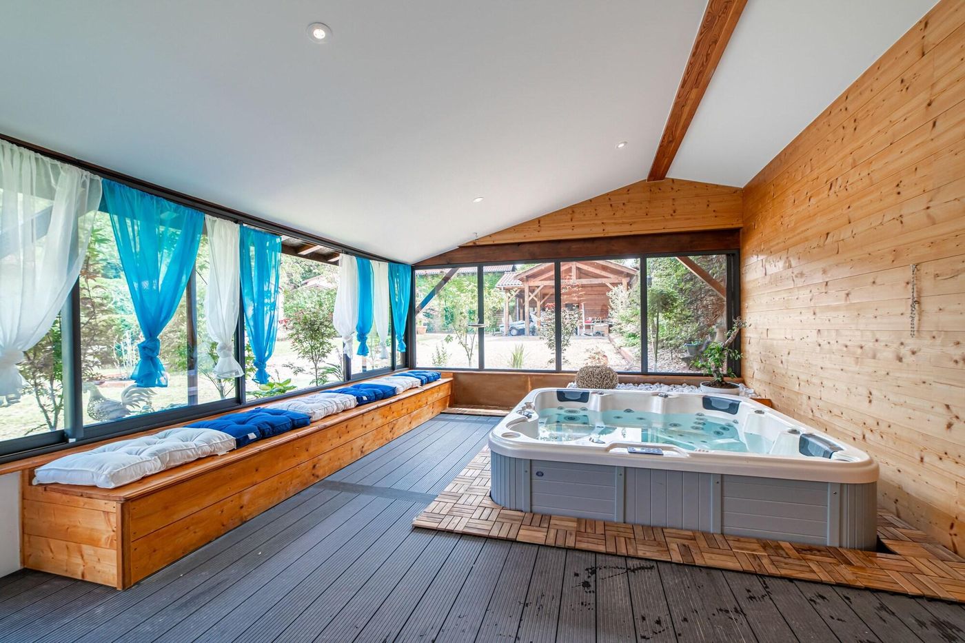 Au Coq Dort - France - chatillon sur chalaronne - General view - 6