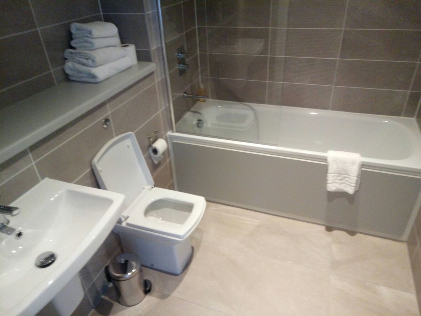 Quay Apartments-United Kingdom-Salford Quays-Room-6