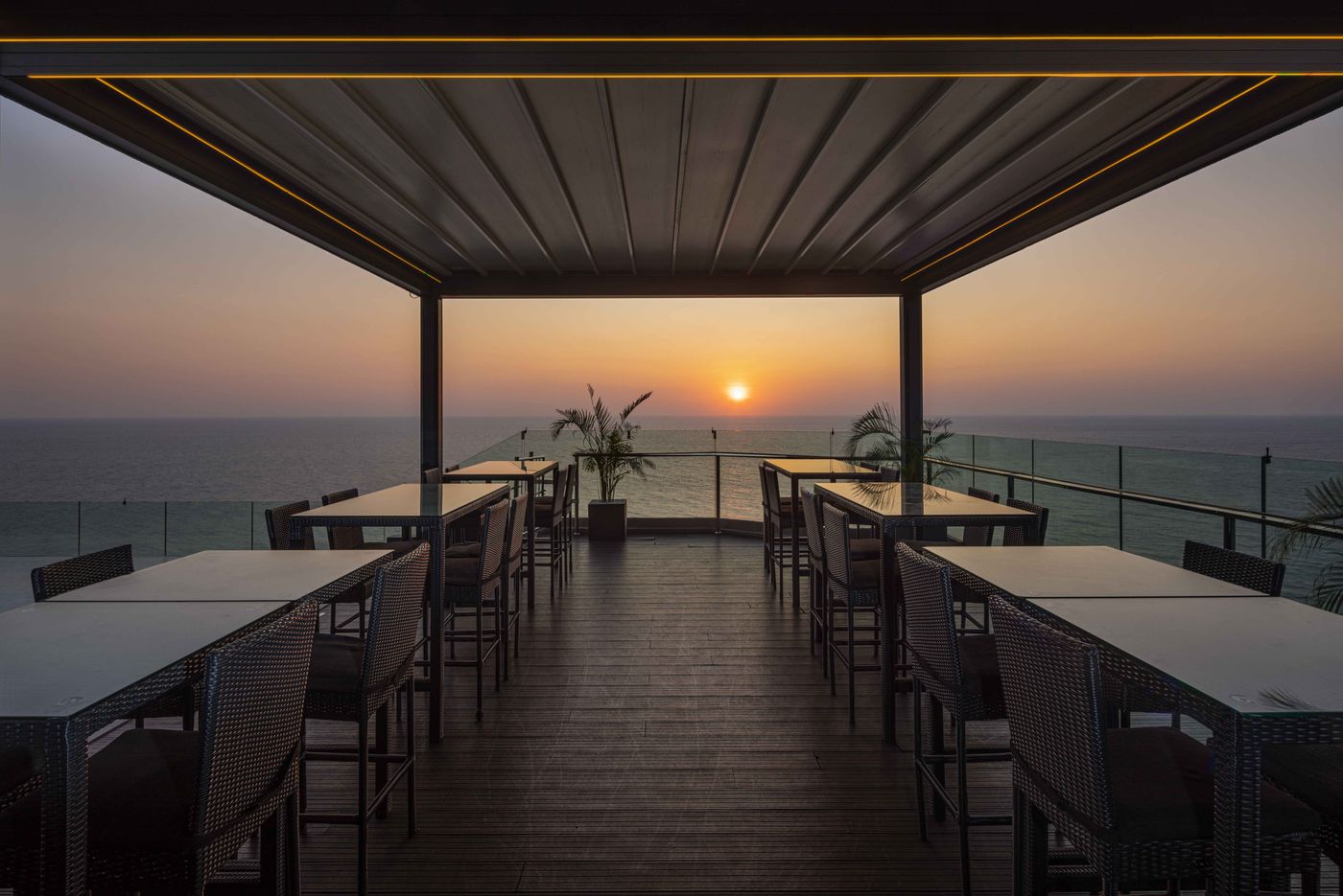 Radisson-Hotel-Colombo-Terrace-3