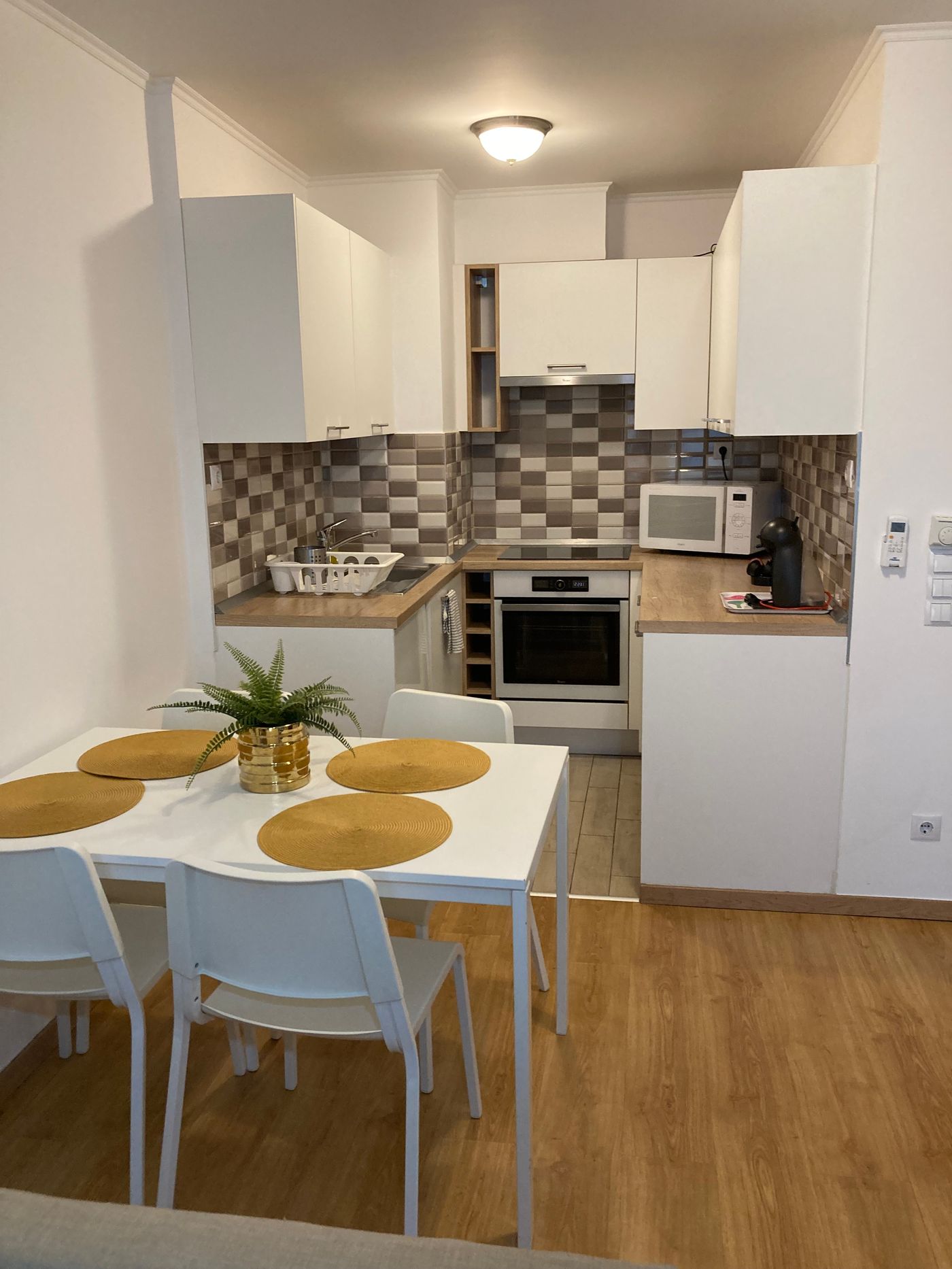 Vagabond-Broadway-Room-36