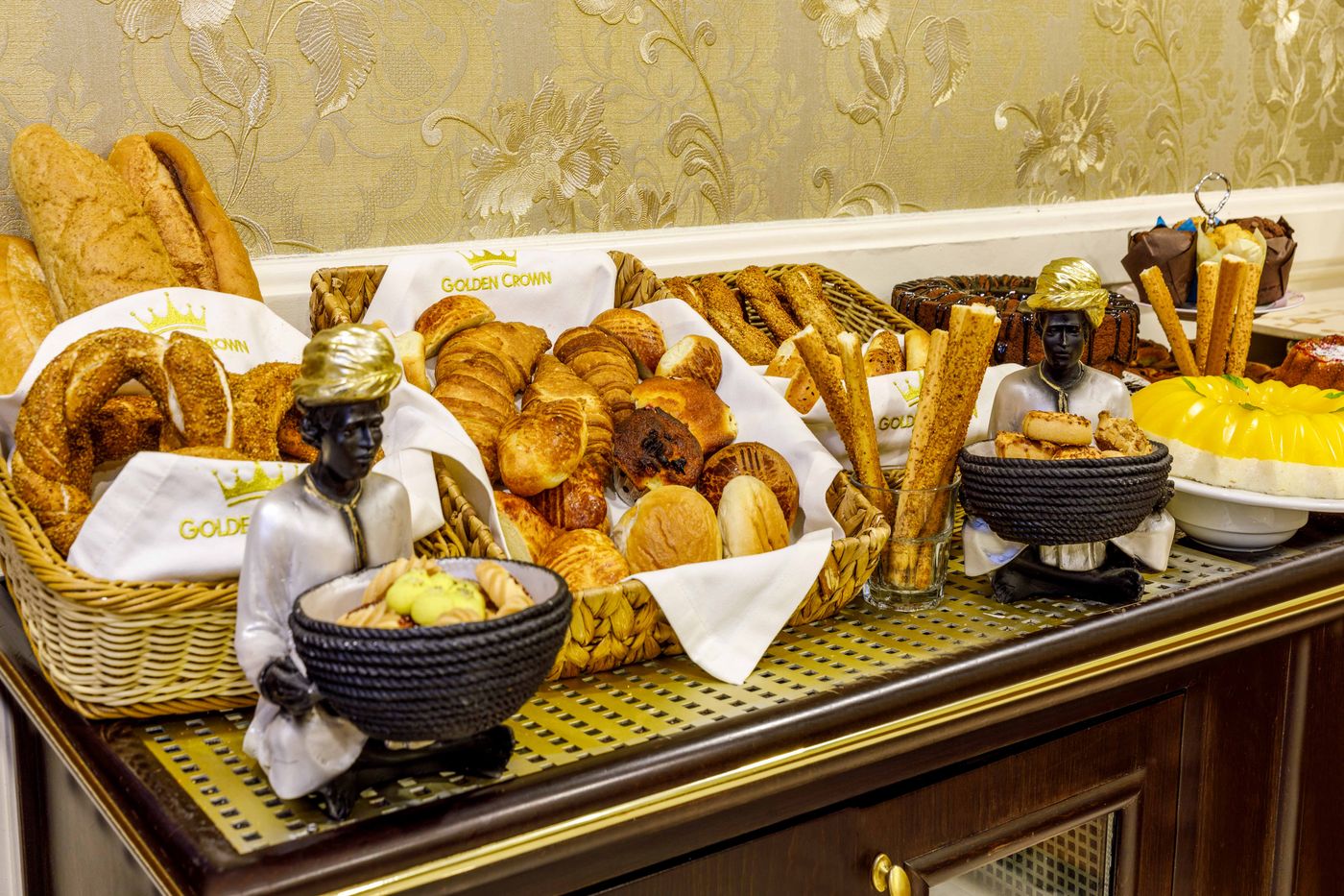 Golden-Crown-Restaurant-50