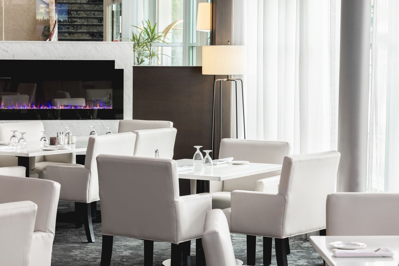 Executive-Plaza-Hotel-Conference-Centre-Coquitlam-BC-Restaurant-13