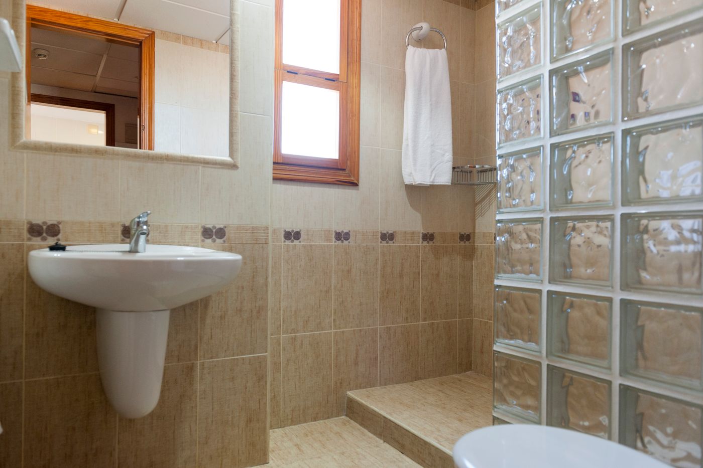 La-Era-Park-Apartments-Room-18