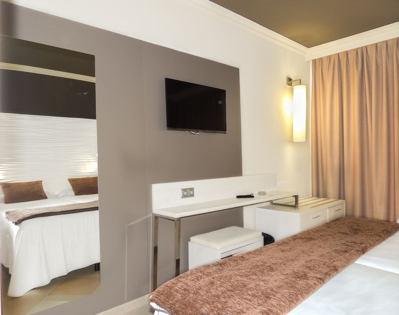 Cesar-Augustus-Hotel-Room-23