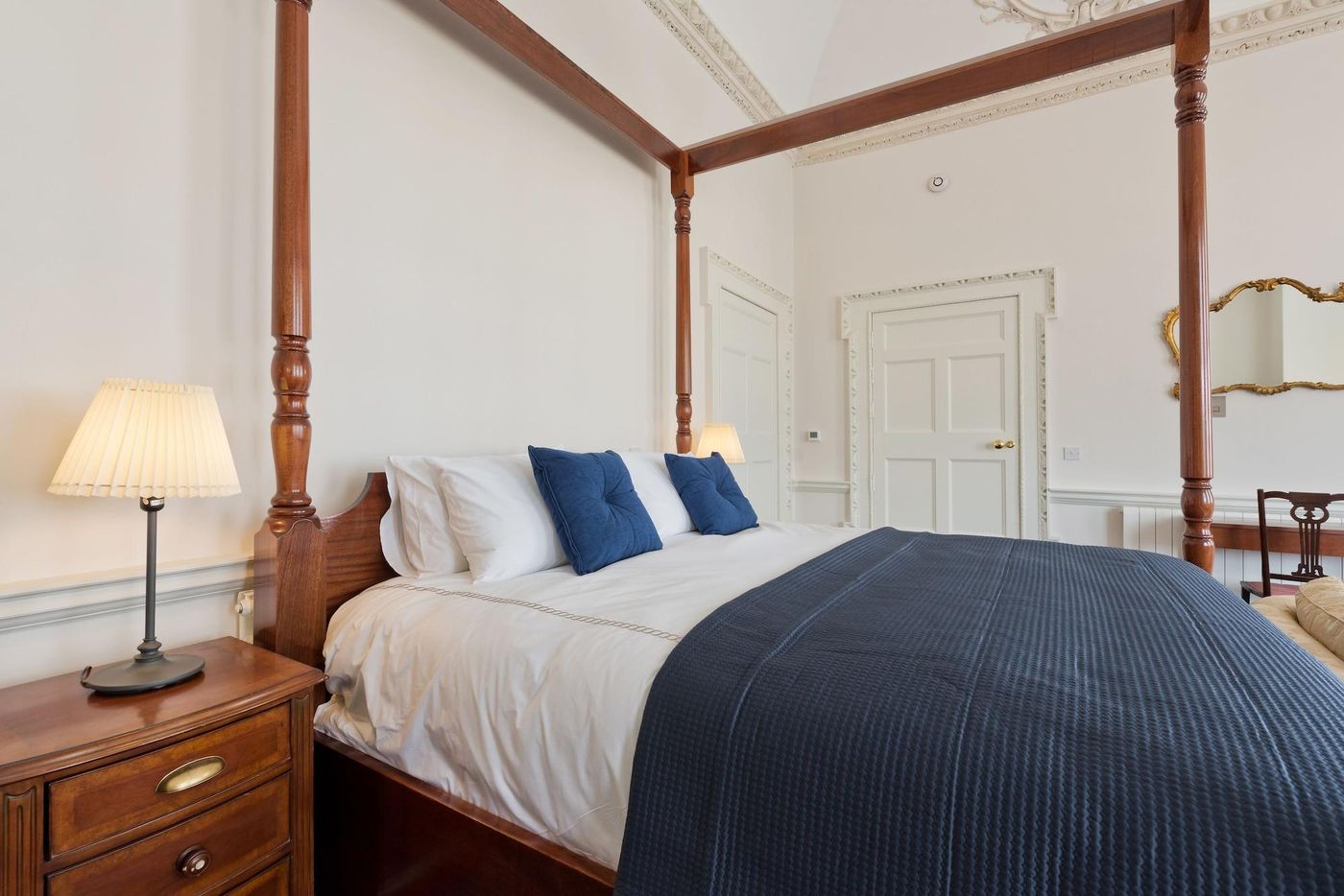 Henrietta-Suites-City-Centre-Room-22