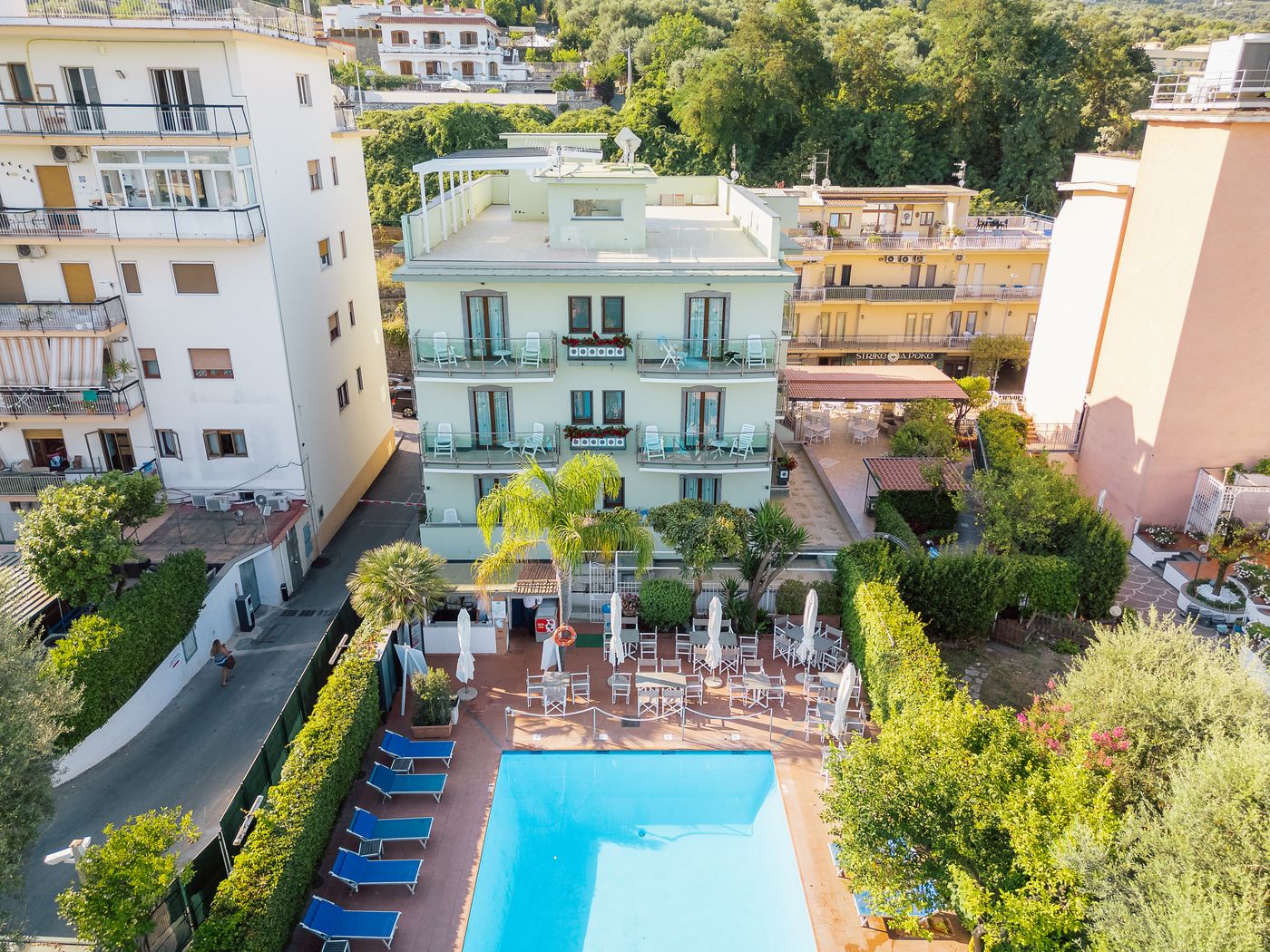 Comfort-Hotel-Gardenia-Sorrento-Coast-Pool-1