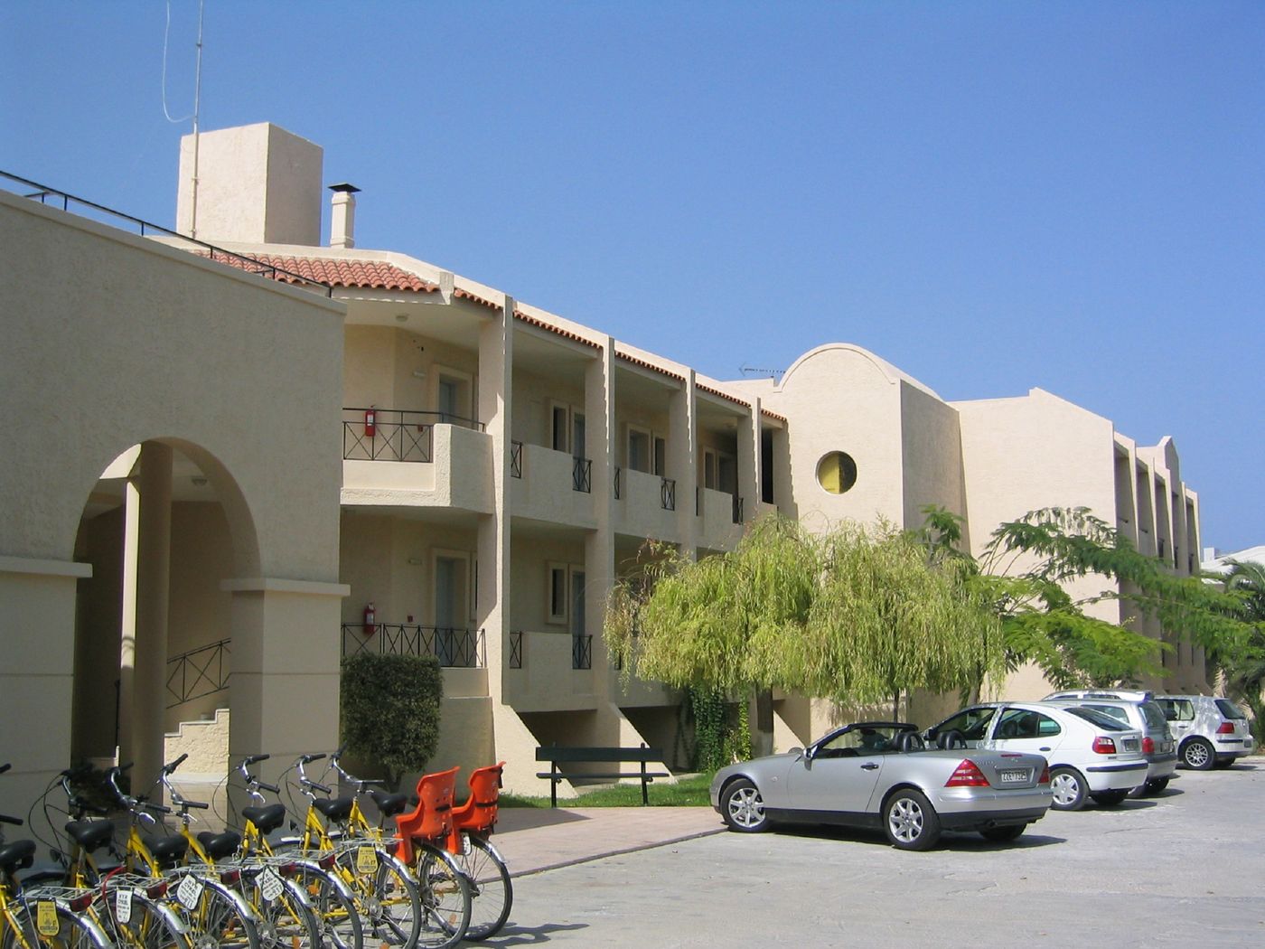 Summerland-Hotel-and-Bungalows-General-view-14