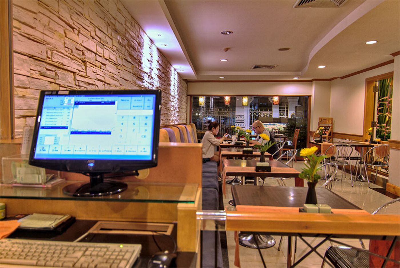 Bossotel-Inn-Bangkok-Restaurant-12