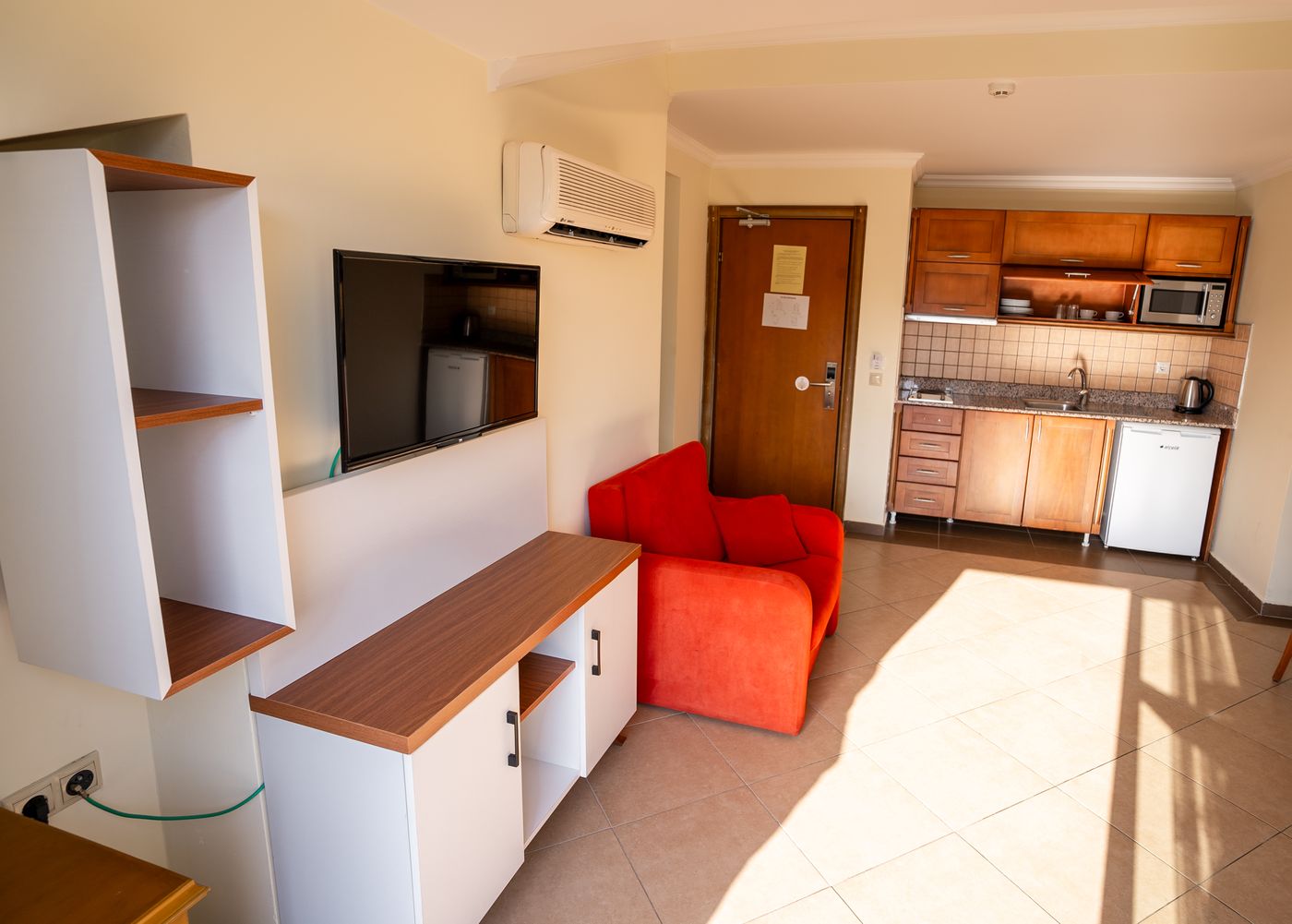 Club-Karakas-Room-42