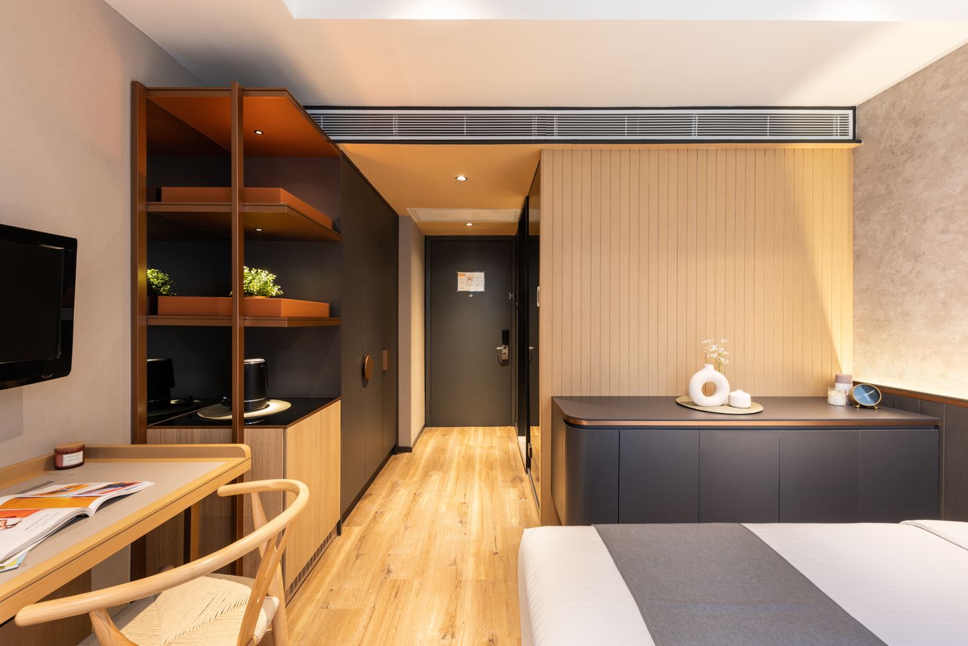 Dash-Living-On-Prat-Room-13