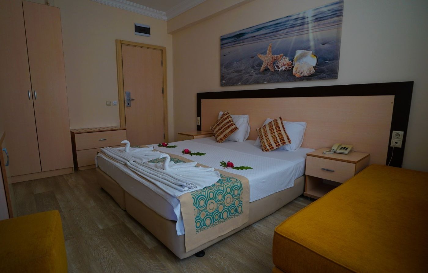 SMILE HOTEL (ex Park Side Hotel)