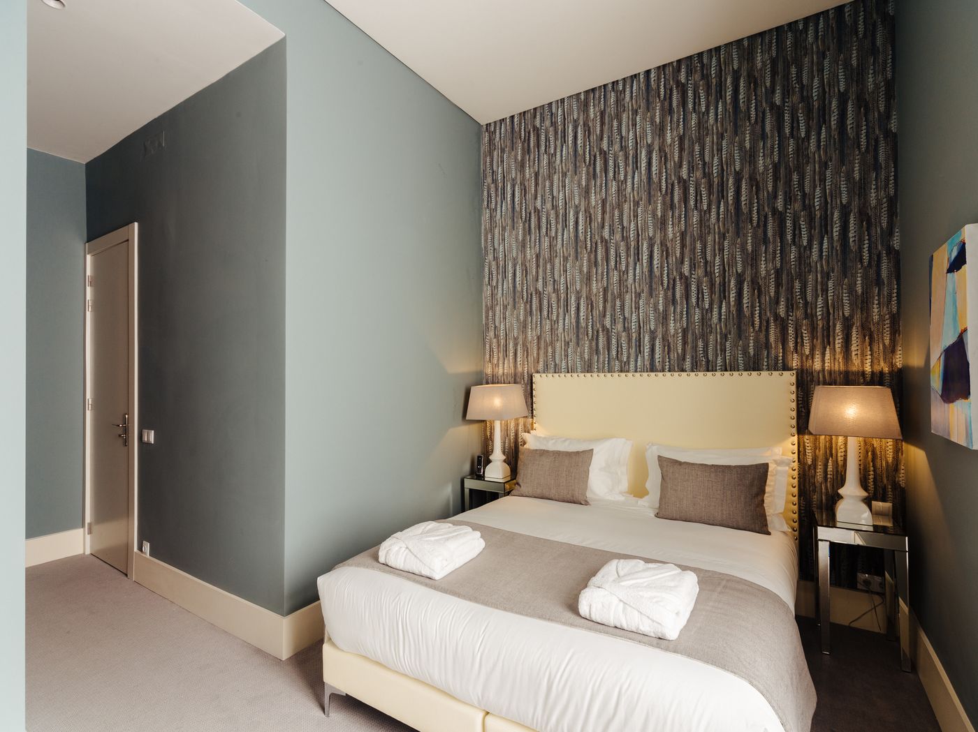 Dear-Lisbon-Gallery-House-Room-3