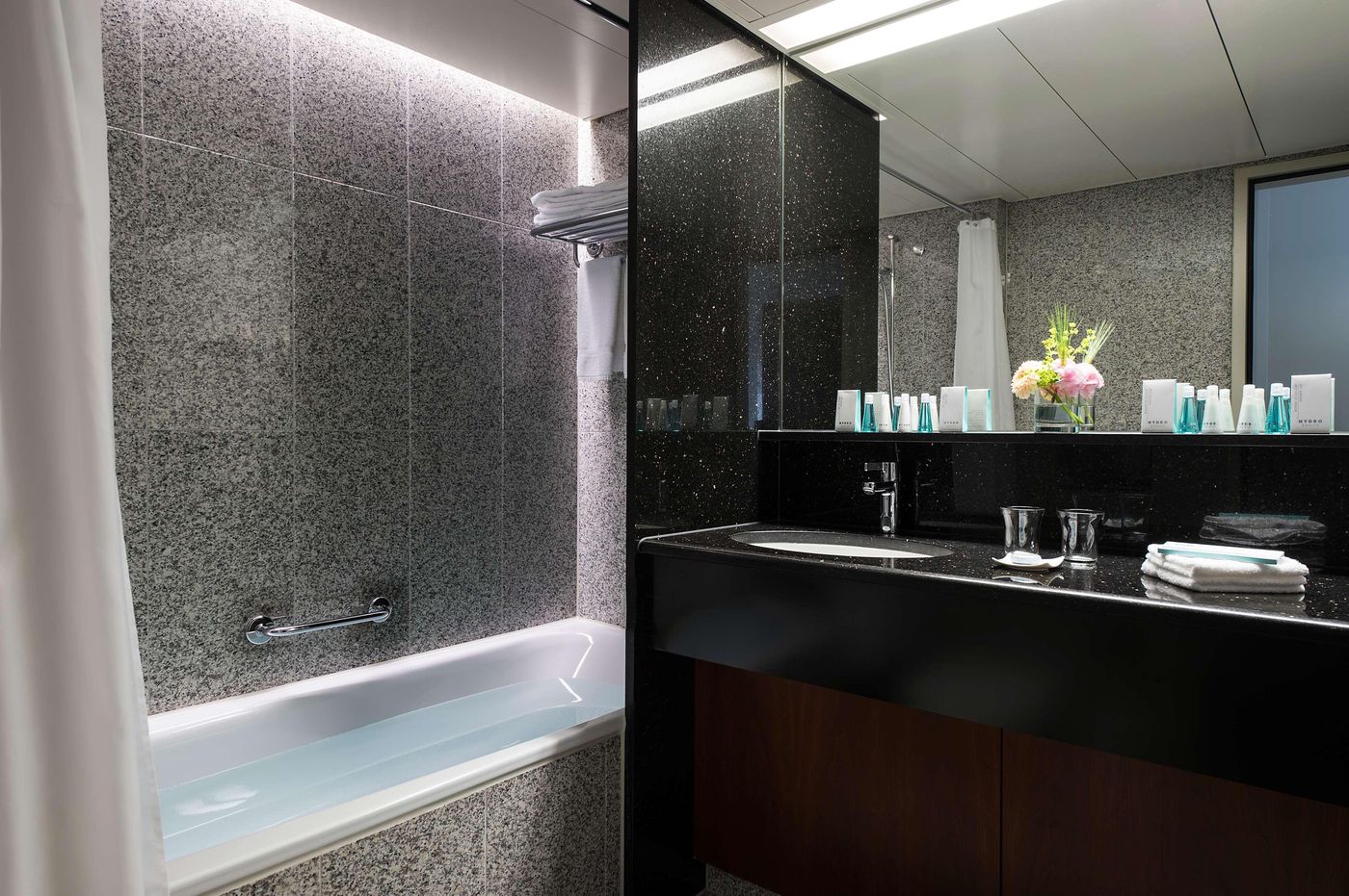 Hotel Astoria-Switzerland-LUZERN-Room-9