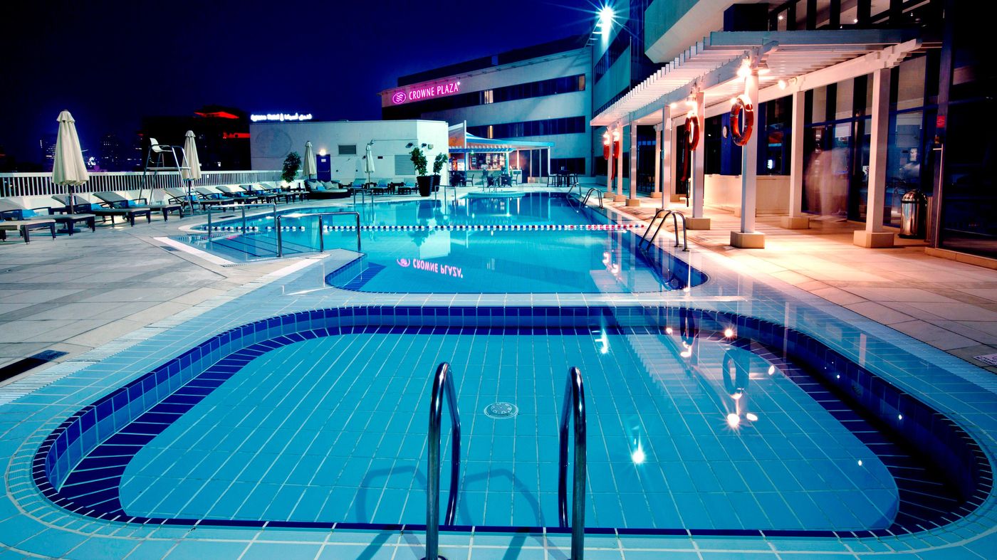 Hotel-Crowne-Plaza-Deira-Pool-4