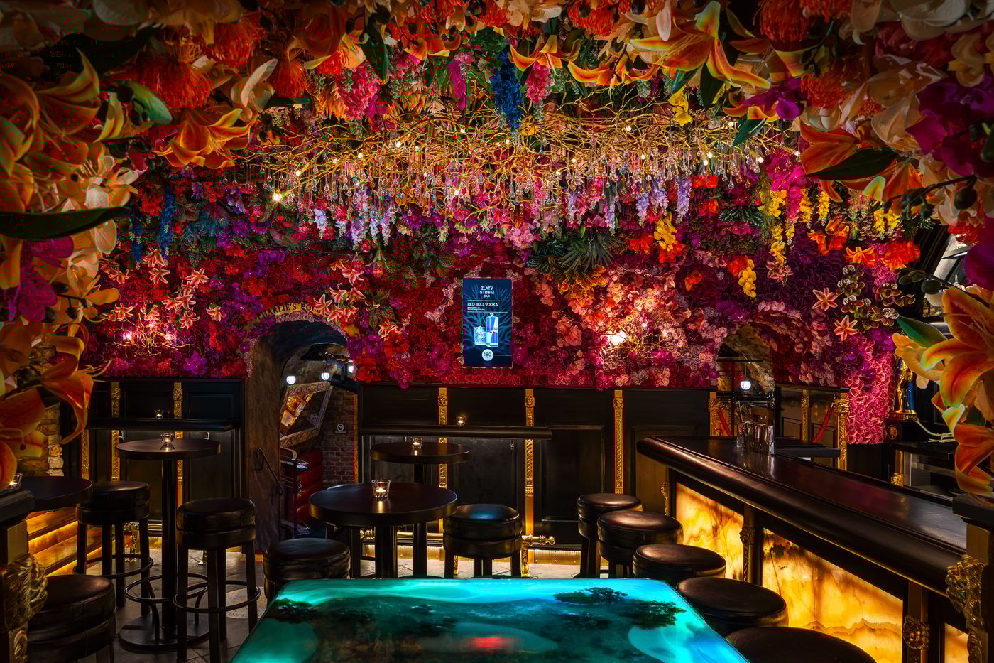 Hotel-U-Zlateho-Stromu-Prague-by-BHG-Bar-28