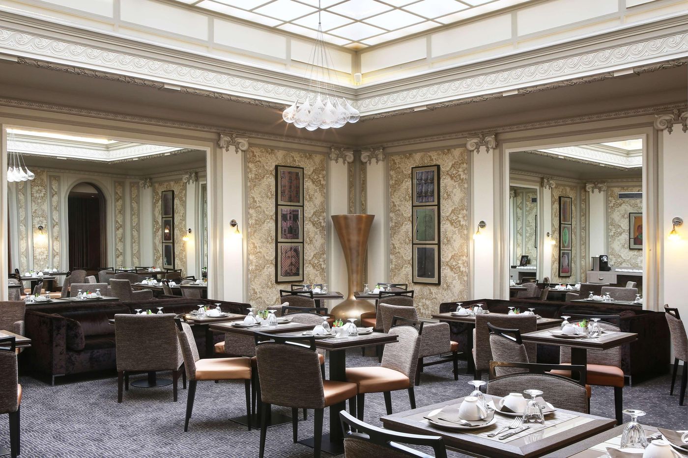 Hotel-Litteraire-Le-Swann--BW-Premier-Collection-Restaurant-53