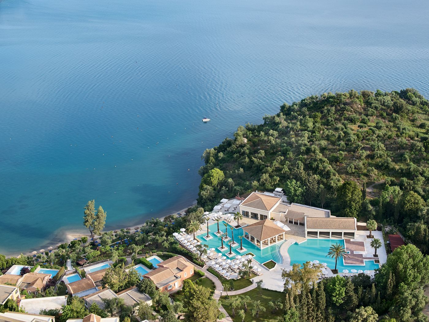 Grecotel-Eva-Palace-at-Kommeno-Peninsula-Beach-4