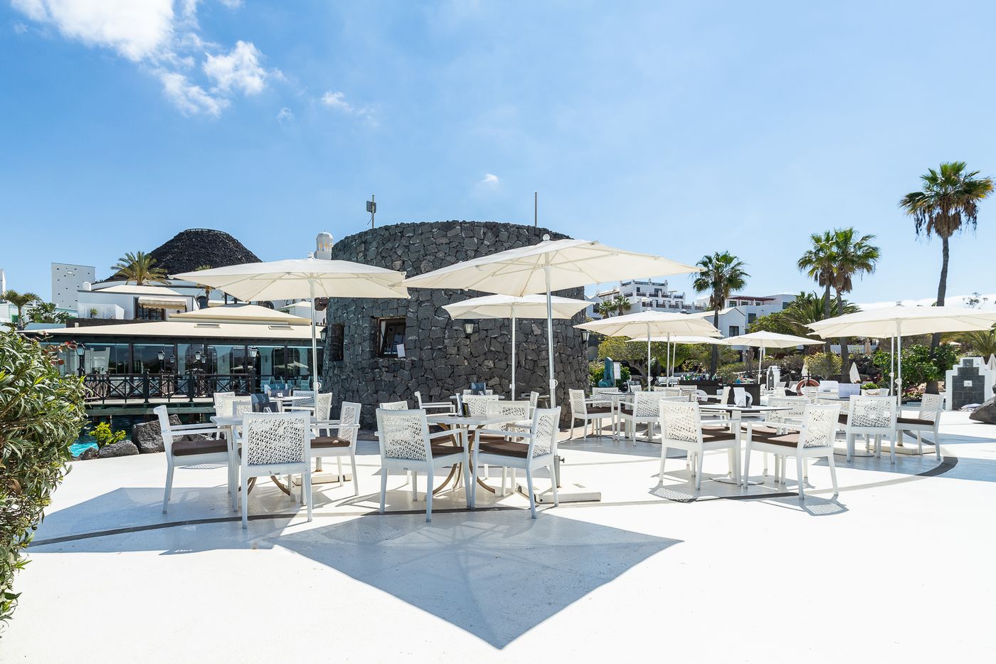 Hotel-LIVVO-Volc--n-Lanzarote-Bar-12