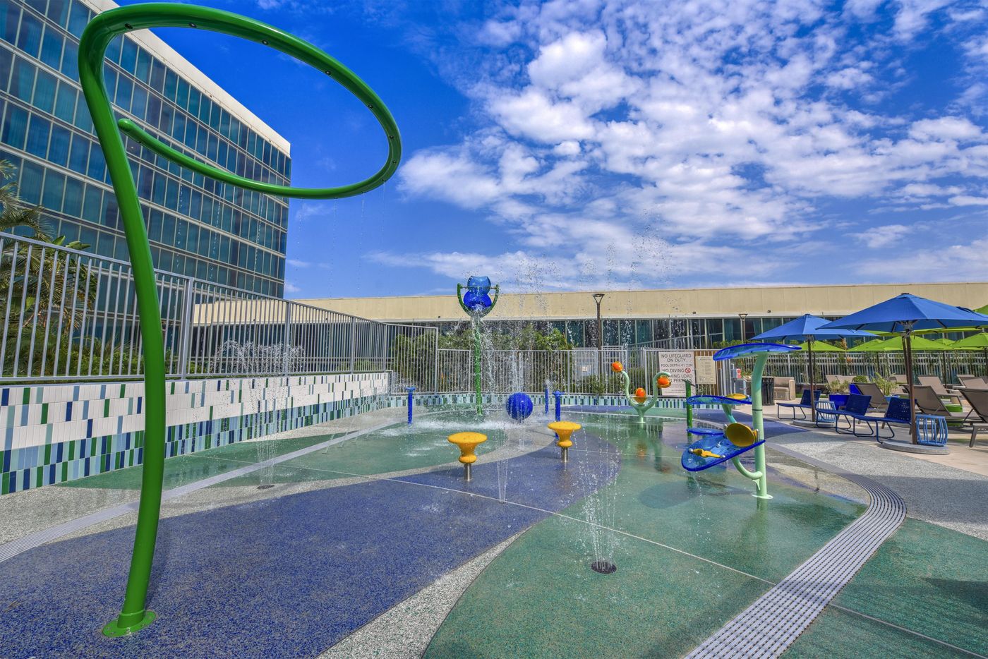 Hilton-Anaheim-Pool-83