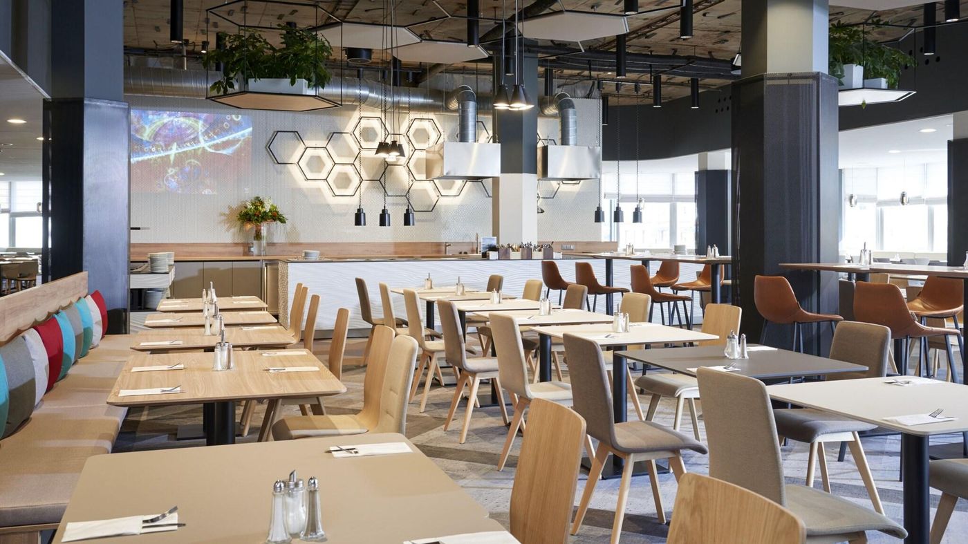 Orea-Hotel-Pyramida-Restaurant-32