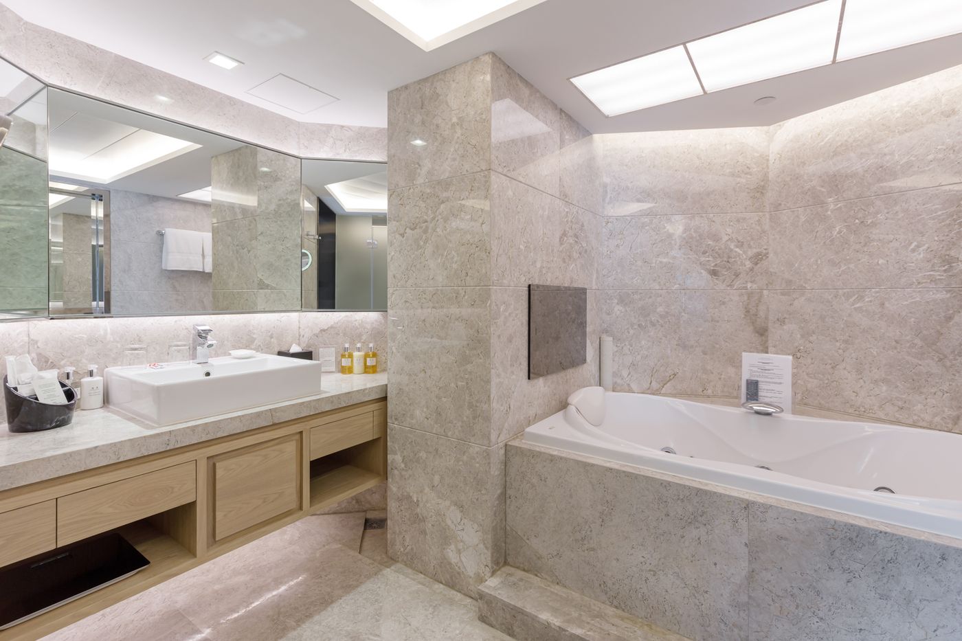 New-World-Millennium-Hong-Kong-Hotel-Room-44