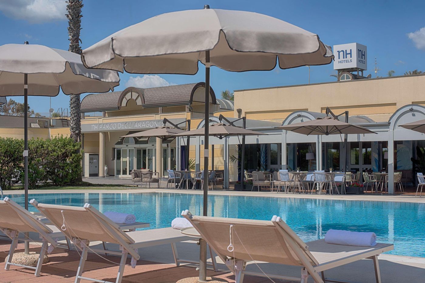 NH-Catania-Parco-Degli-Aragonesi-Pool-5